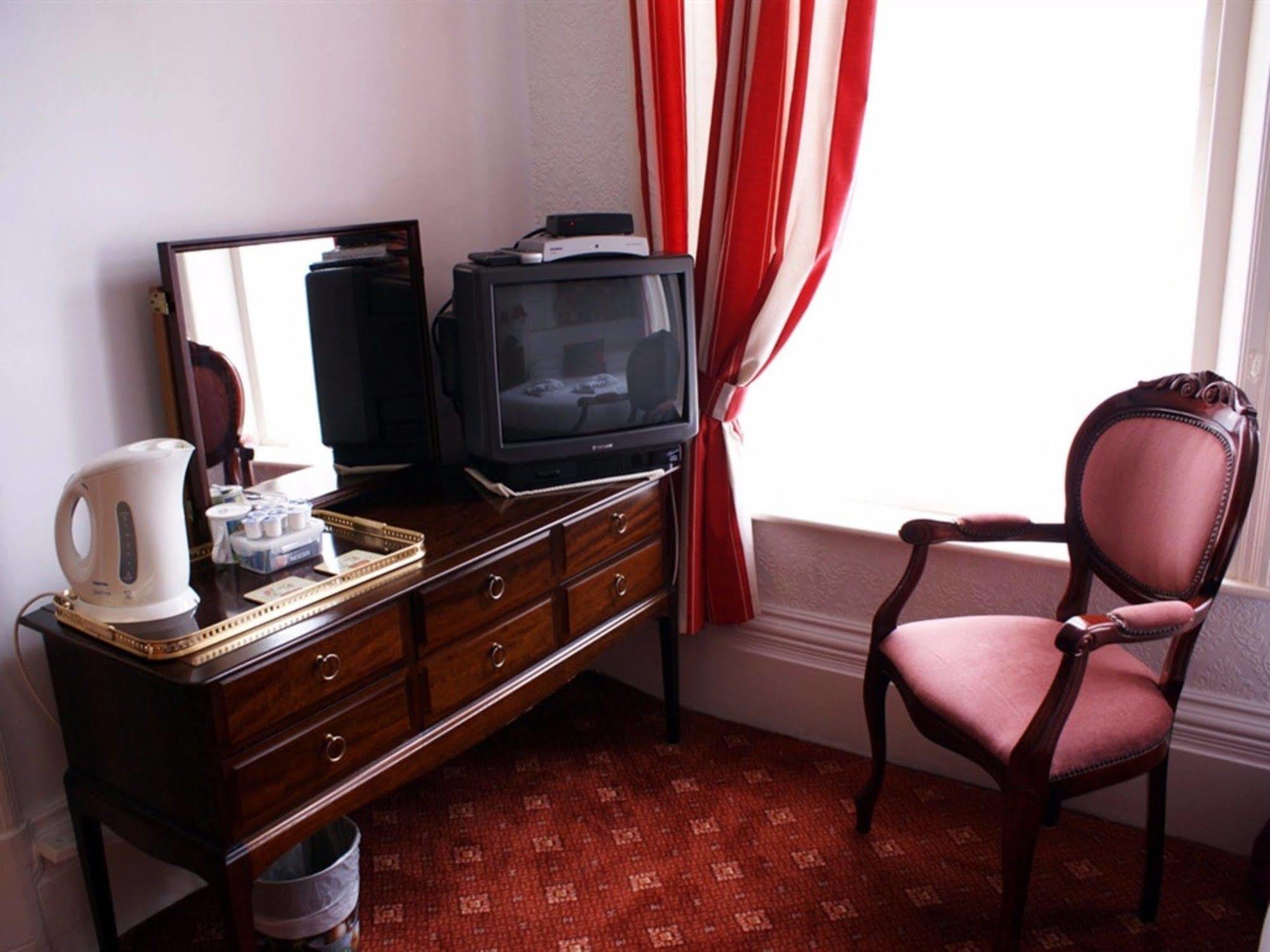 The Highfield Private Hotel Blackpool Eksteriør billede