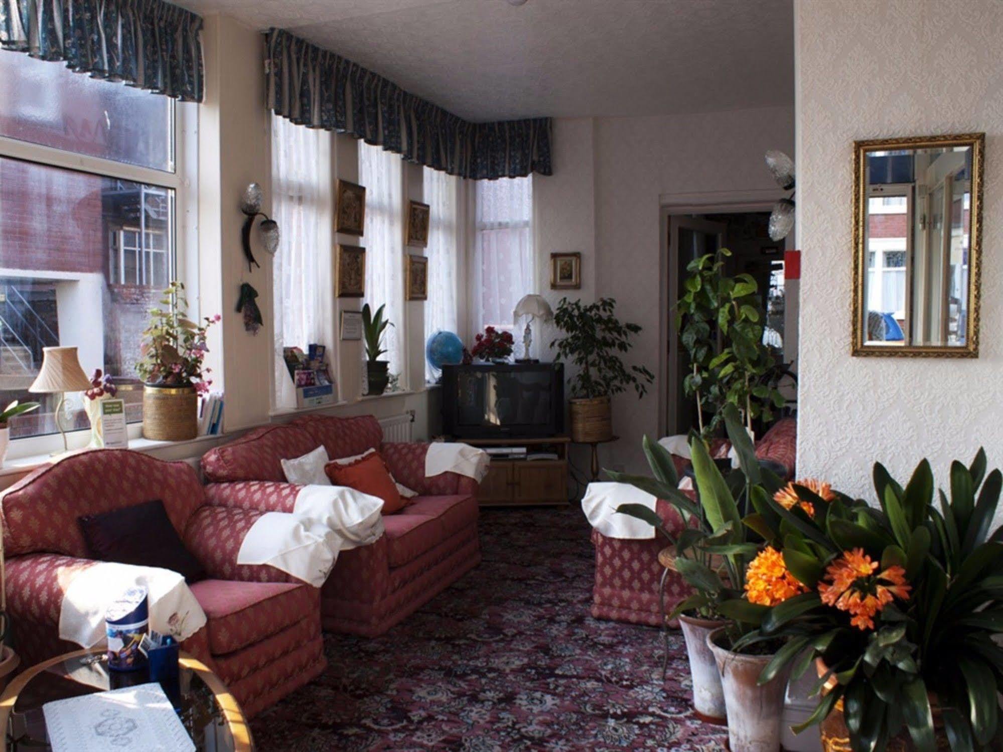 The Highfield Private Hotel Blackpool Eksteriør billede
