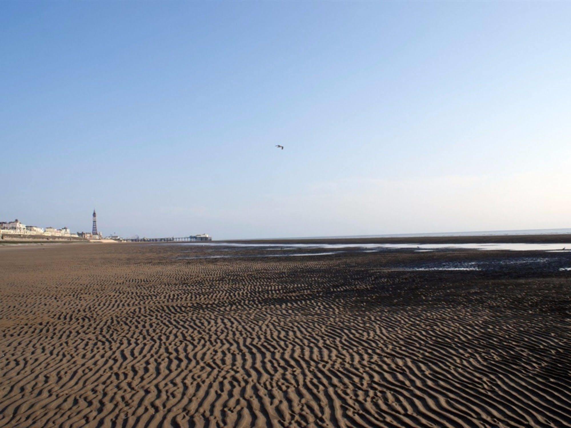 The Highfield Private Hotel Blackpool Eksteriør billede