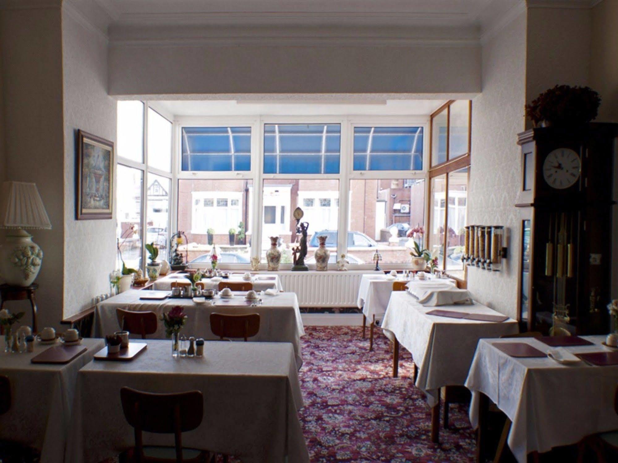The Highfield Private Hotel Blackpool Eksteriør billede